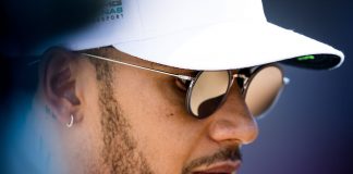 Hamilton: Ferrari favorizira Vettela