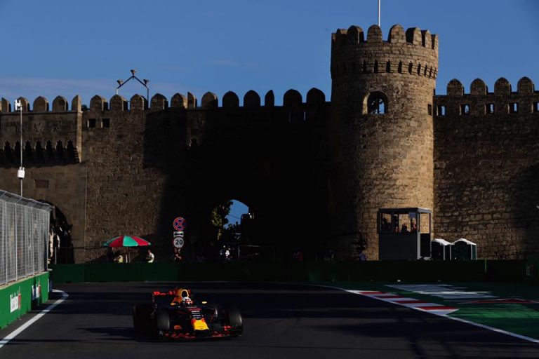 Ricciardo slavio kaotičnu VN Azerbajdžana