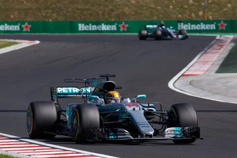 Mercedes: Mogli bi zažaliti zbog propuštanja Hamilton/Bottas